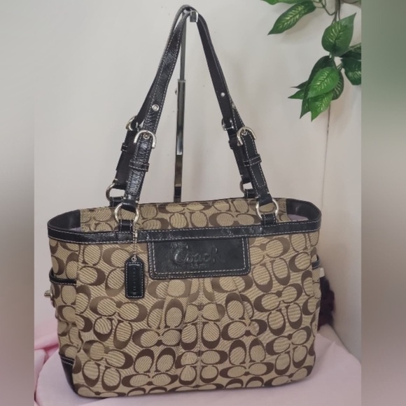 EUC Coach Monogram Shoulder bag - Picture 5 of 10